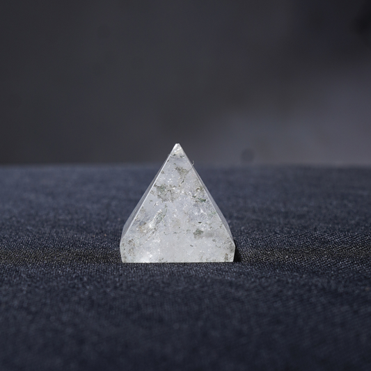 Sphatik Pyramid – 1 inch